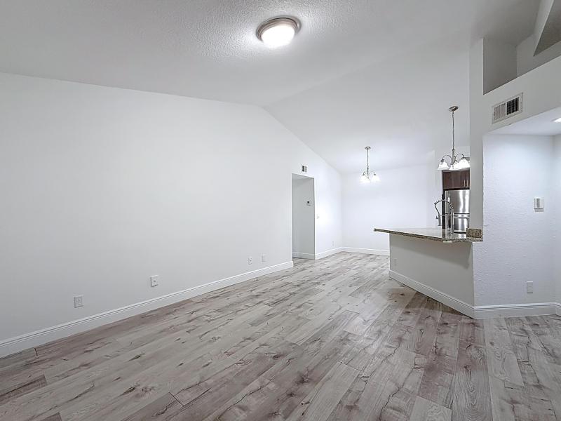  Condo & Townhome Photos