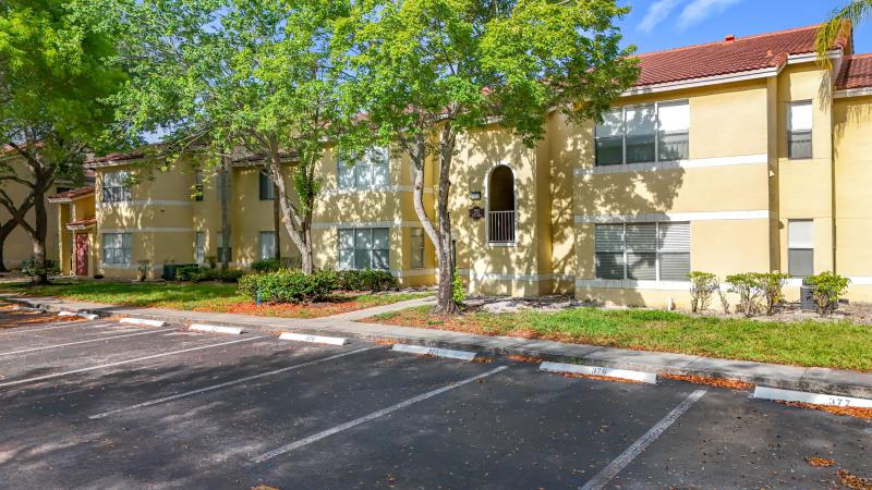  Condo & Townhome Photos
