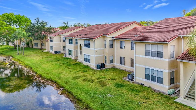  Condo & Townhome Photos