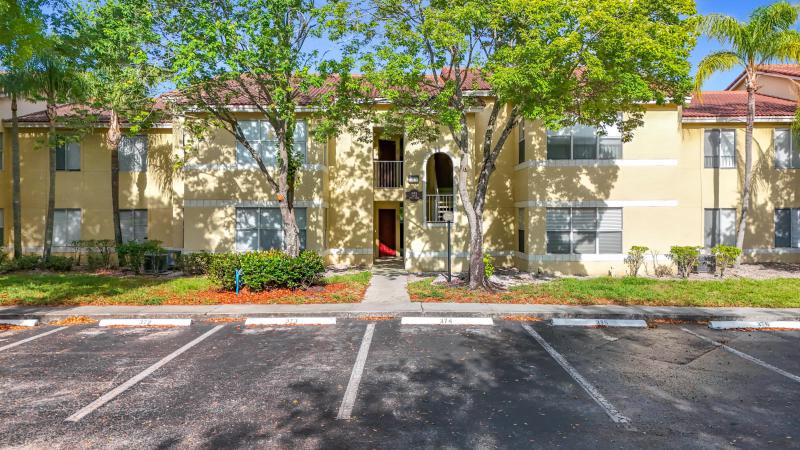  Condo & Townhome Photos