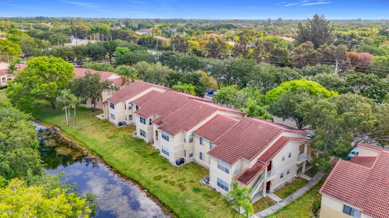  Condo & Townhome Photos