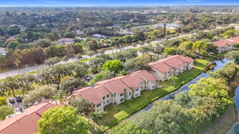  Condo & Townhome Photos