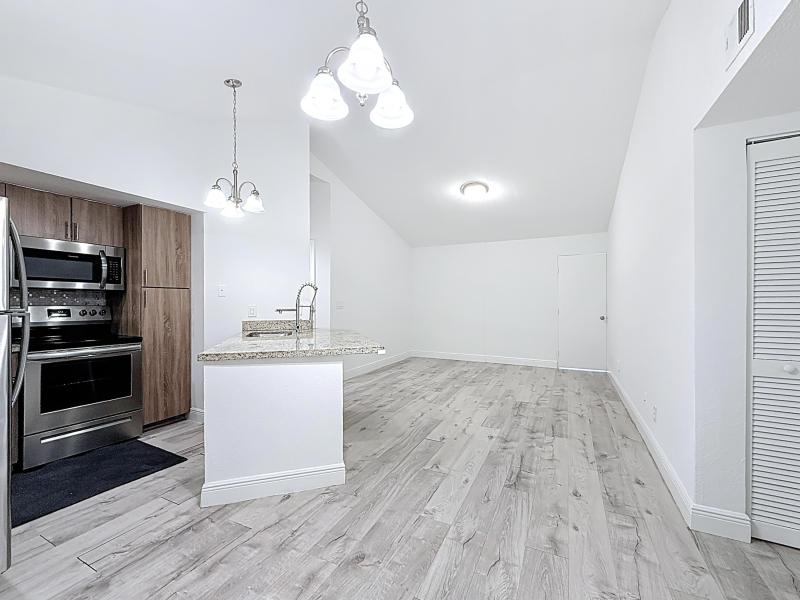  Condo & Townhome Photos