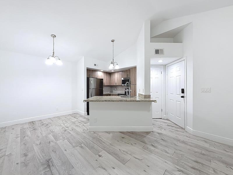  Condo & Townhome Photos