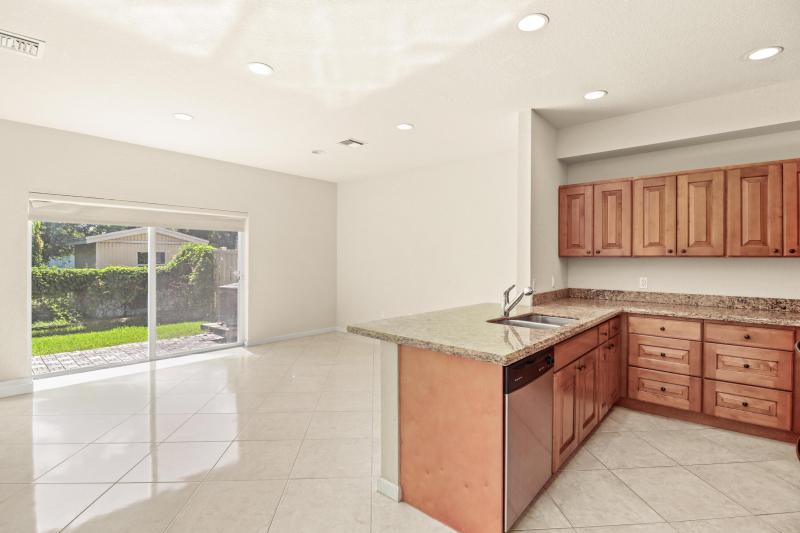  Condo & Townhome Photos