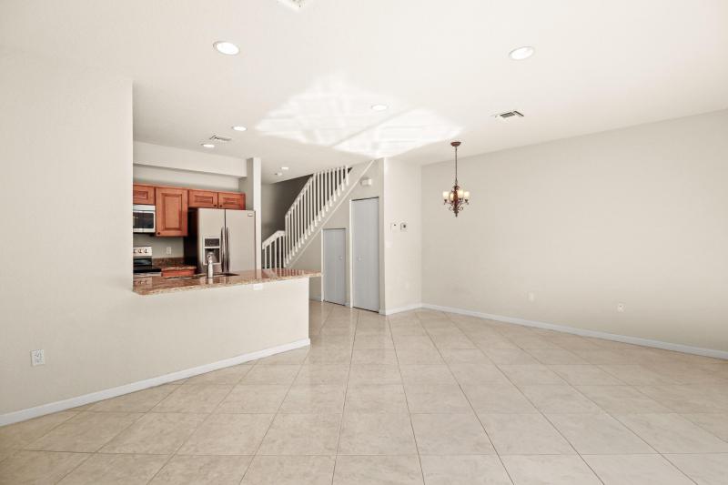  Condo & Townhome Photos