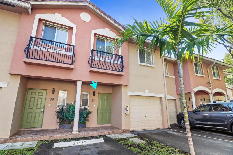  Condo & Townhome Photos