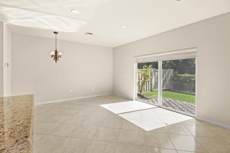  Condo & Townhome Photos