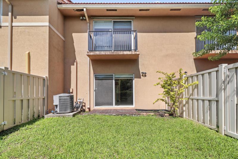  Condo & Townhome Photos