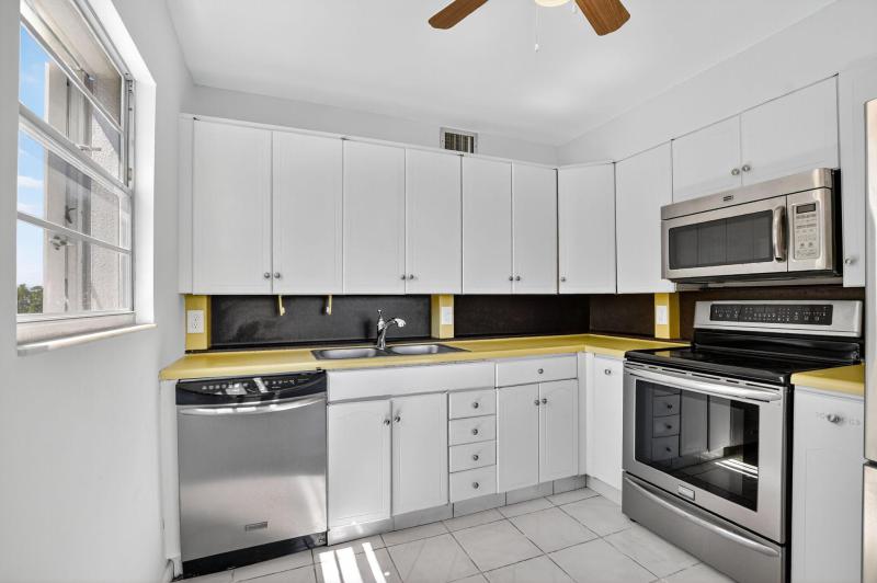  Condo & Townhome Photos