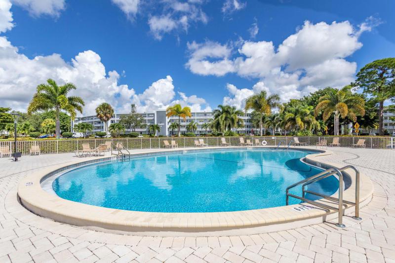  Condo & Townhome Photos