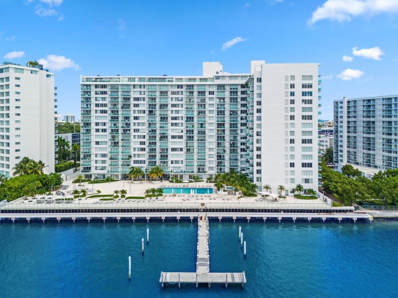  Condo & Townhome Photos