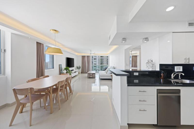  Condo & Townhome Photos