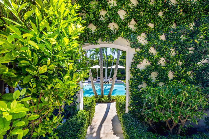  Single Family Homes Photo 22:  Palm Beach,  FL 33480