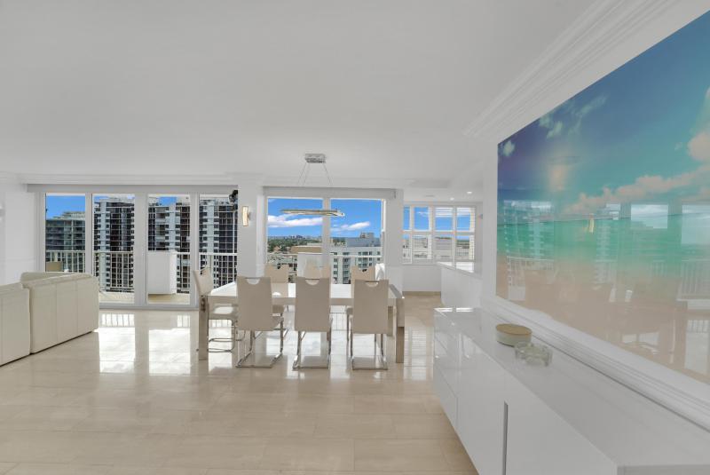  Condo & Townhome Photos