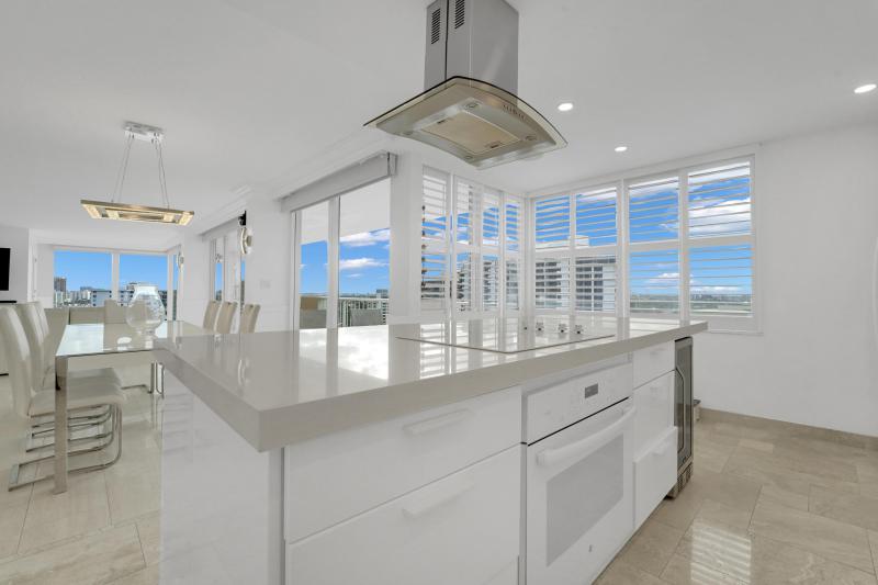  Condo & Townhome Photos