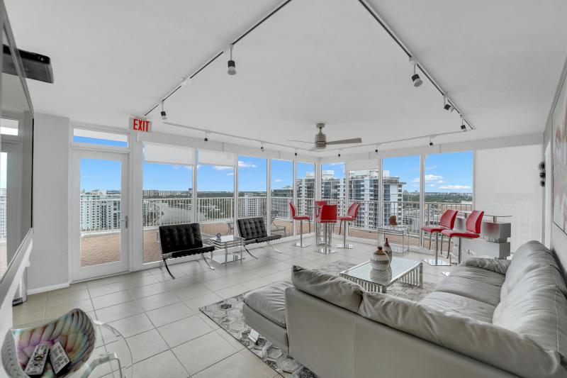  Condo & Townhome Photos