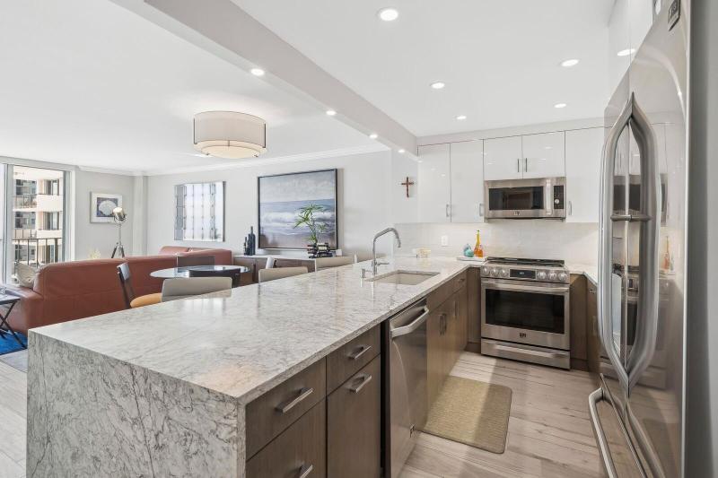  Condo & Townhome Photos