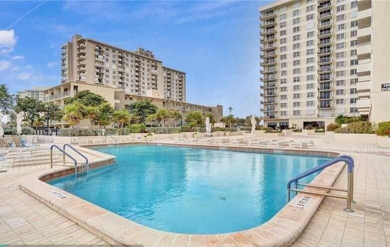  Condo & Townhome Photos