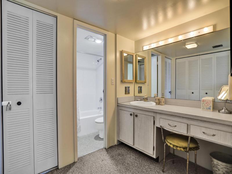  Condo & Townhome Photos