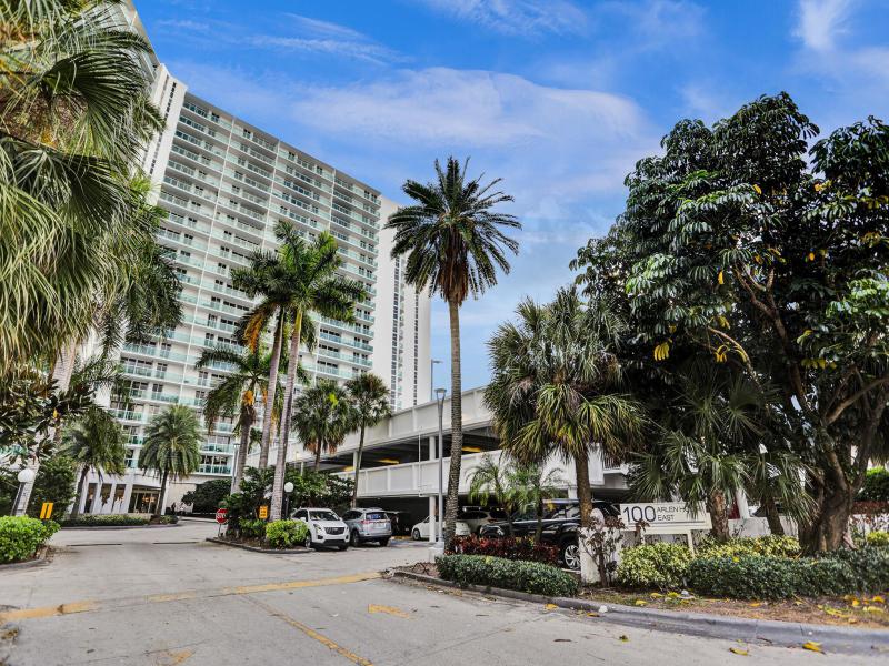  Condo & Townhome Photos
