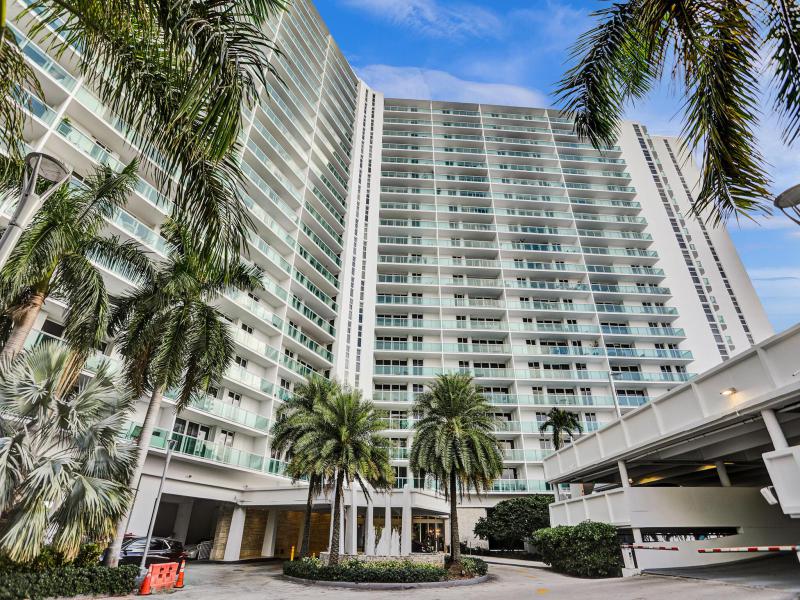  Condo & Townhome Photos