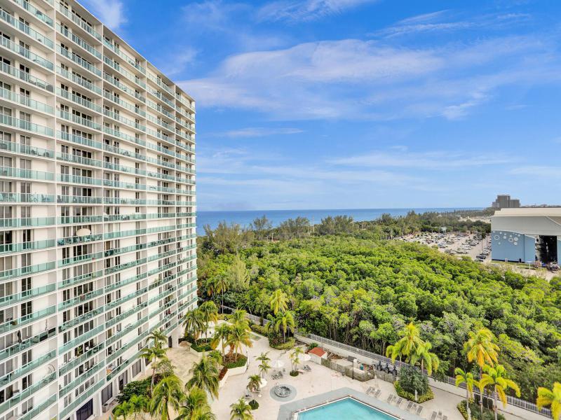  Condo & Townhome Photos
