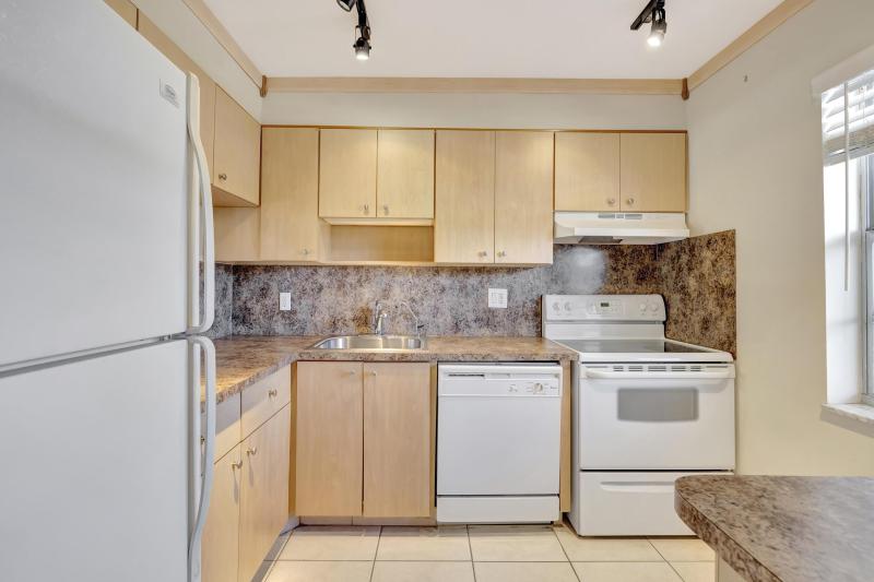  Condo & Townhome Photos