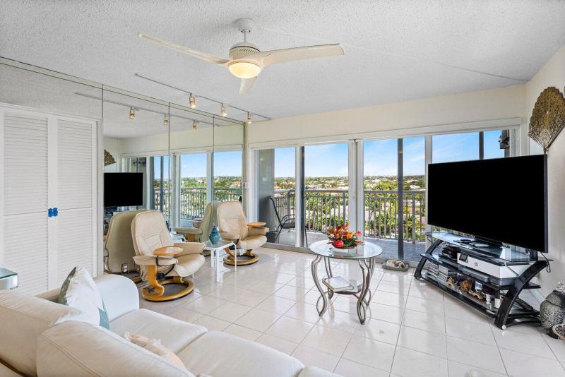  Condo & Townhome Photos