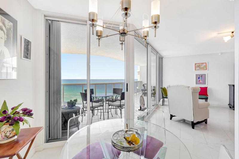  Condo & Townhome Photos