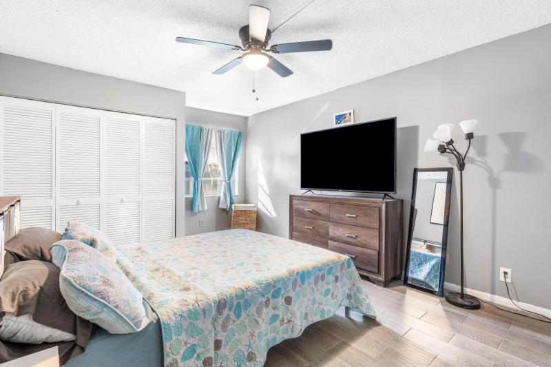  Condo & Townhome Photos