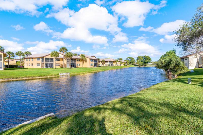  Condo & Townhome Photos