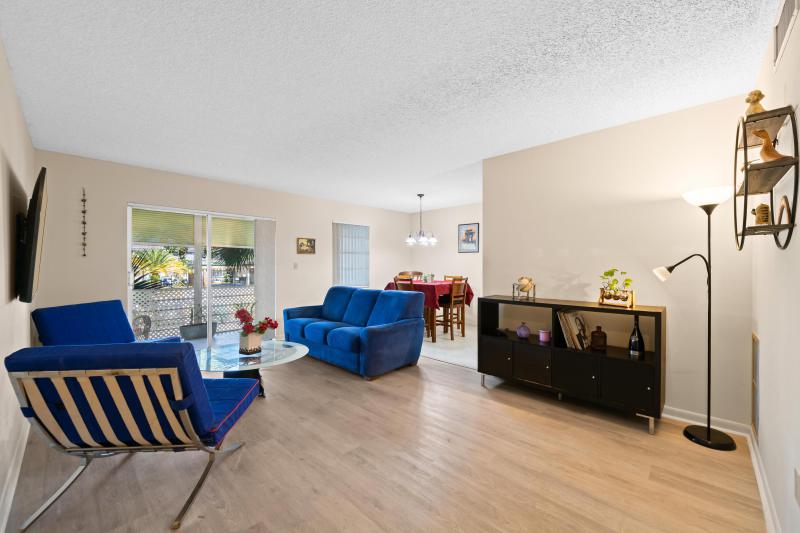  Condo & Townhome Photos