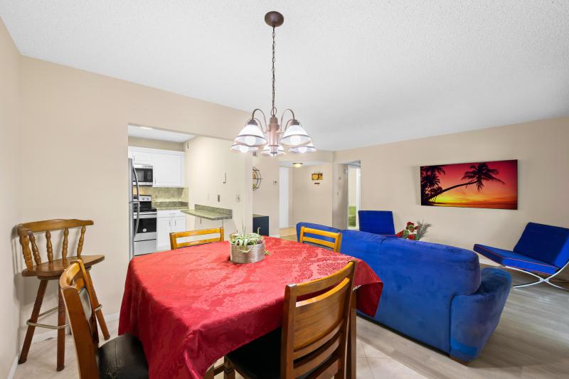  Condo & Townhome Photos