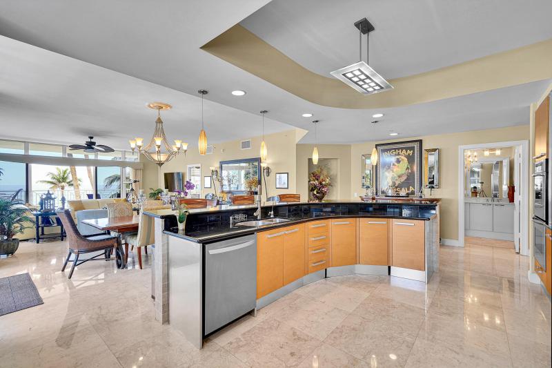  Condo & Townhome Photos
