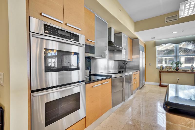 Condo & Townhome Photos