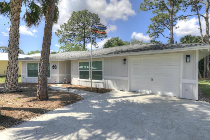  Single Family Homes Photo 3:  Sebastian,  FL 32958