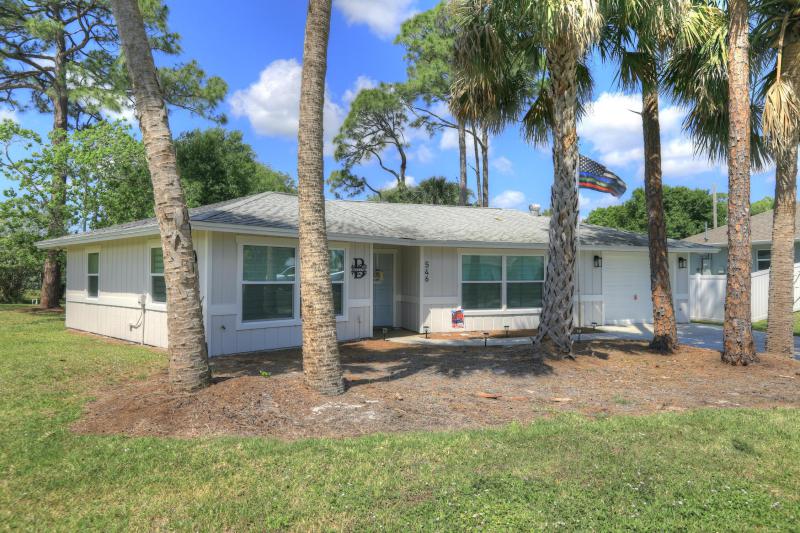  Single Family Homes Photo 4:  Sebastian,  FL 32958