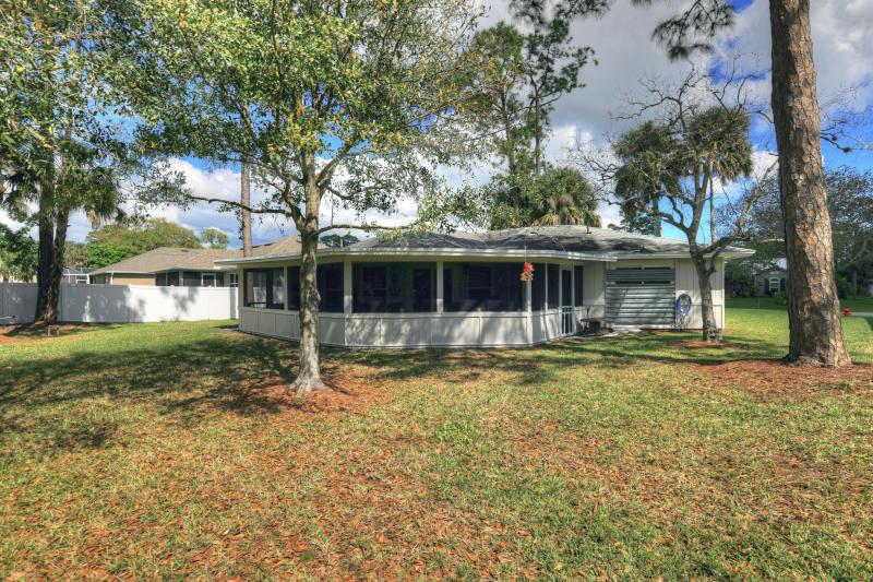  Single Family Homes Photo 5:  Sebastian,  FL 32958