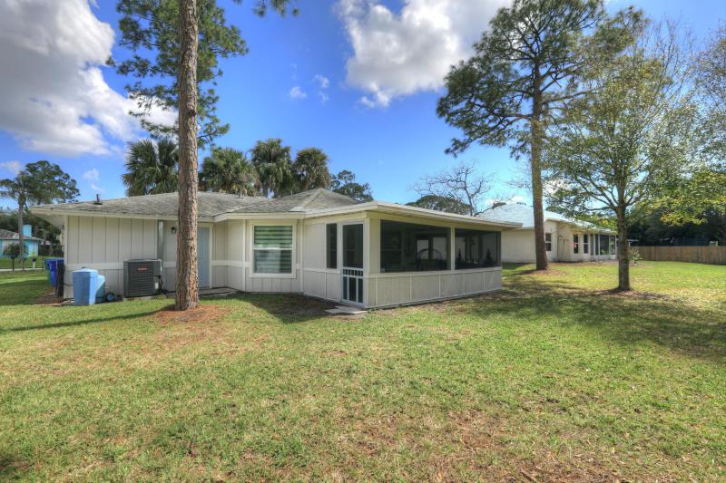  Single Family Homes Photo 6:  Sebastian,  FL 32958