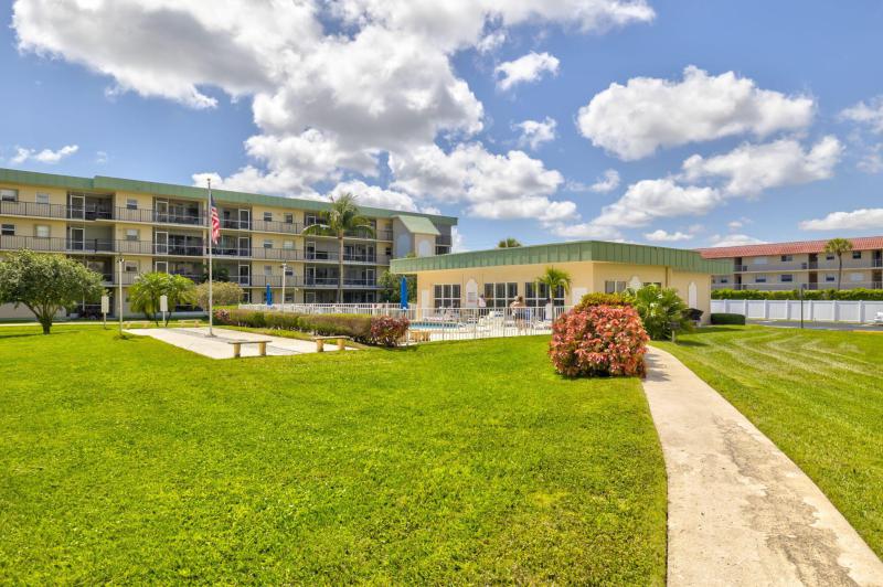 Condo & Townhome Photos