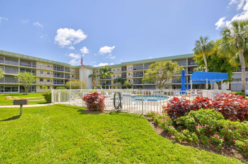  Condo & Townhome Photos