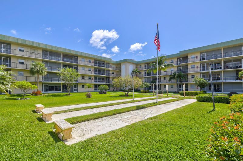  Condo & Townhome Photos