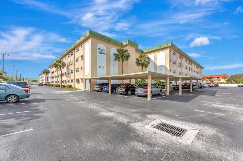  Condo & Townhome Photos