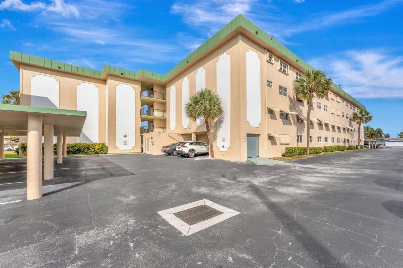  Condo & Townhome Photos