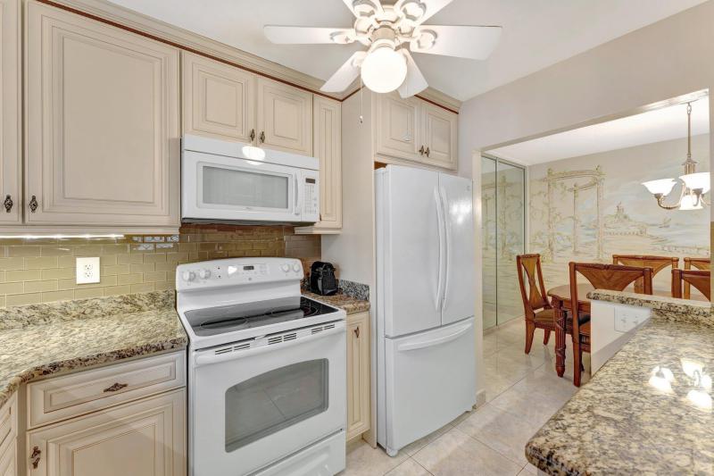  Condo & Townhome Photos