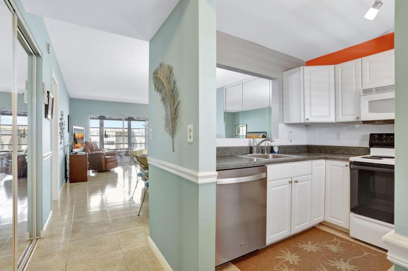  Condo & Townhome Photos