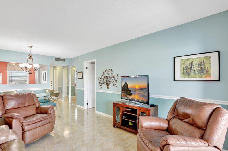  Condo & Townhome Photos