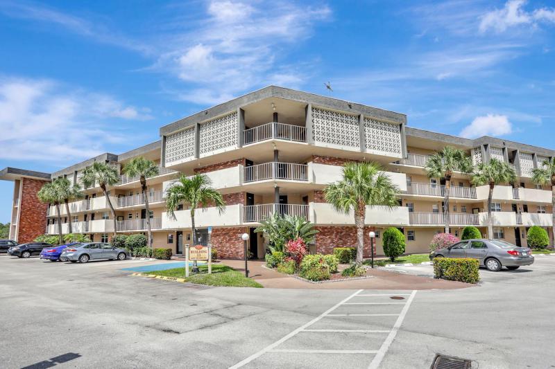  Condo & Townhome Photos