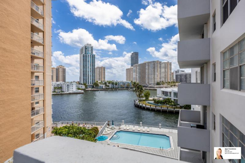  Condo & Townhome Photos